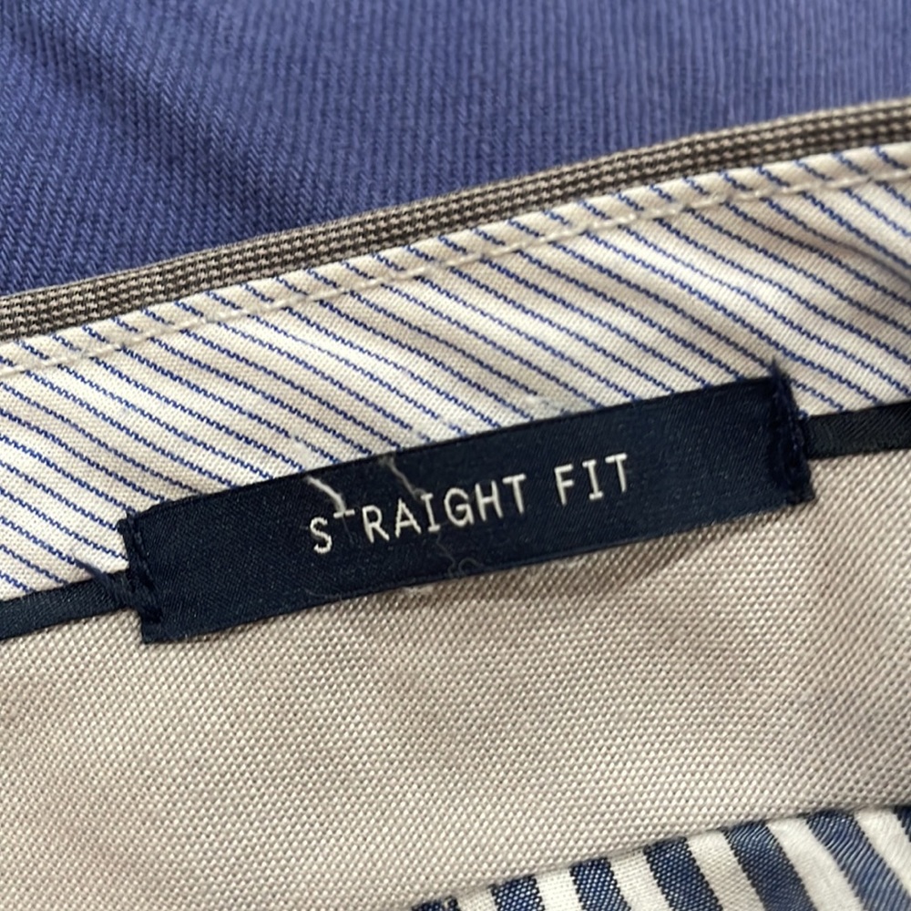 Mens Gap Khakis in grey. Subtle checks. 34 waist 32 length. Barely worn. - Picture 3 of 4